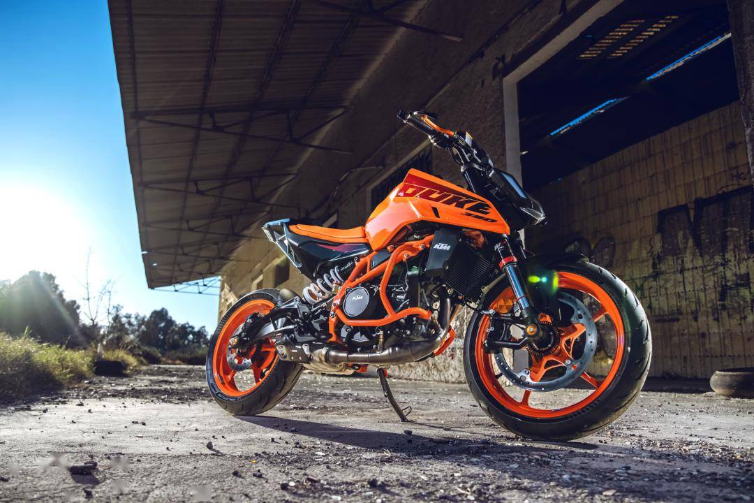 特写:ktm 2024 新一代运动街车 390 duke 原厂改装_搜狐汽车_搜狐网