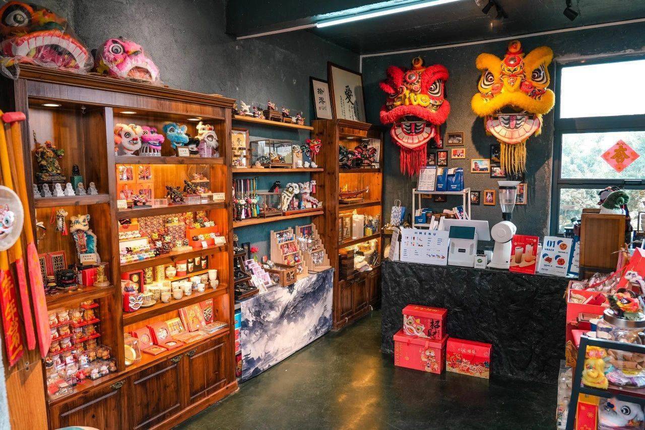 醒狮穿上新年穿搭!万江这个文创店不可错过|开张了 我的店