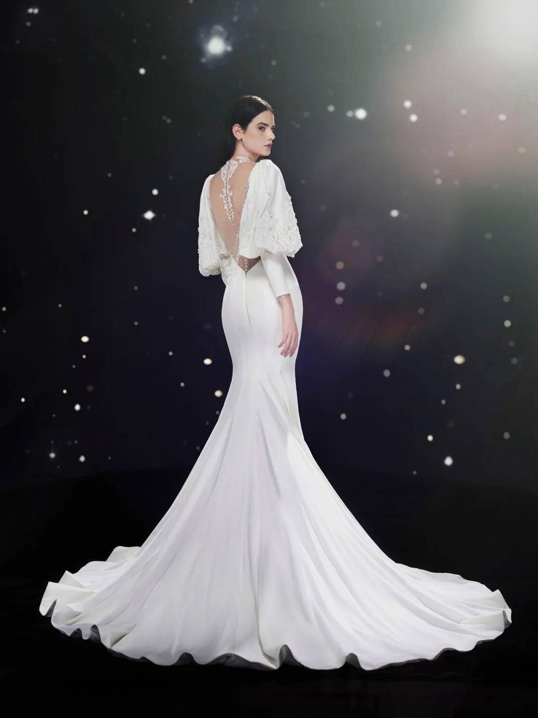 趋势| 2024年纽约婚纱周最新流行趋势,40套blingbling的婚纱裙_合作