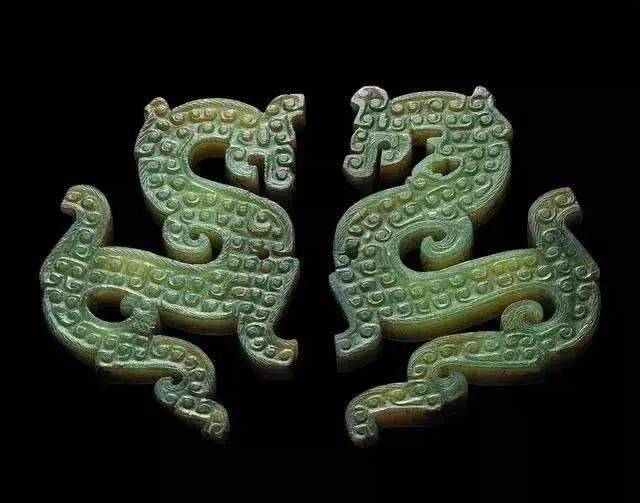 青玉龙形佩春秋 蚕形玉佩 安徽省寿县城关西门蔡侯墓出土战国 龙形佩