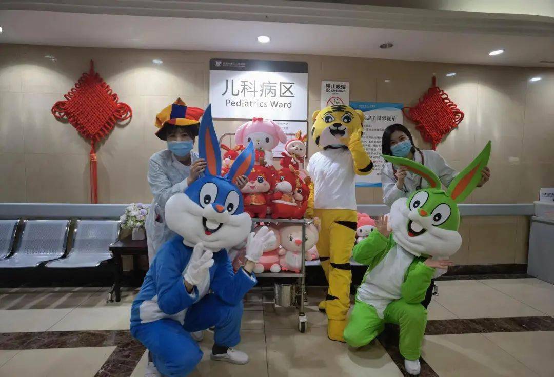 新年里的"照旧"_患者_老人_医生