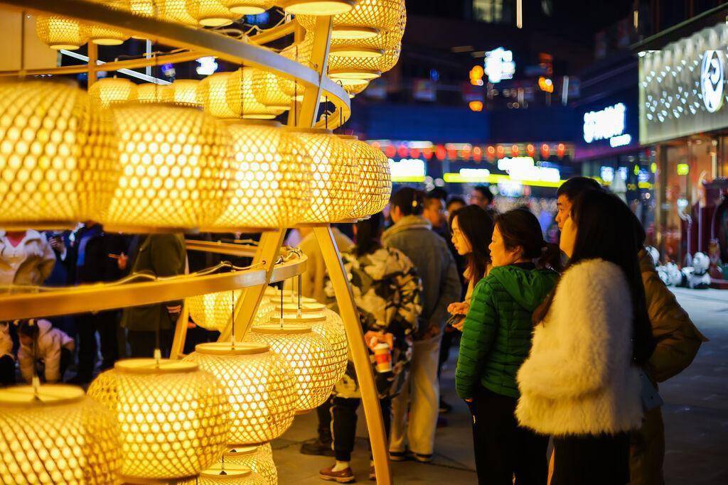 自贡街拍|暖意红火中国年_宋姿熠_盐都_畅想