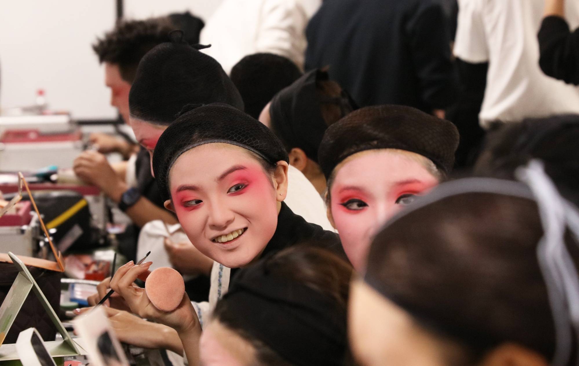 新春走基层|婺剧又掀下乡热 每到一处都是里三层外三层_演出_浙江省