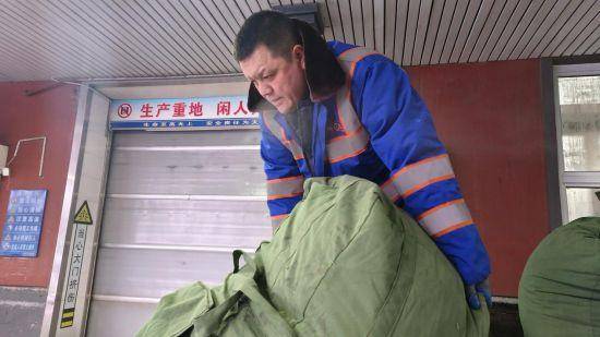 列车搬运工:只为给旅客一个洁净的出行环境_刘博正_卧具_工作