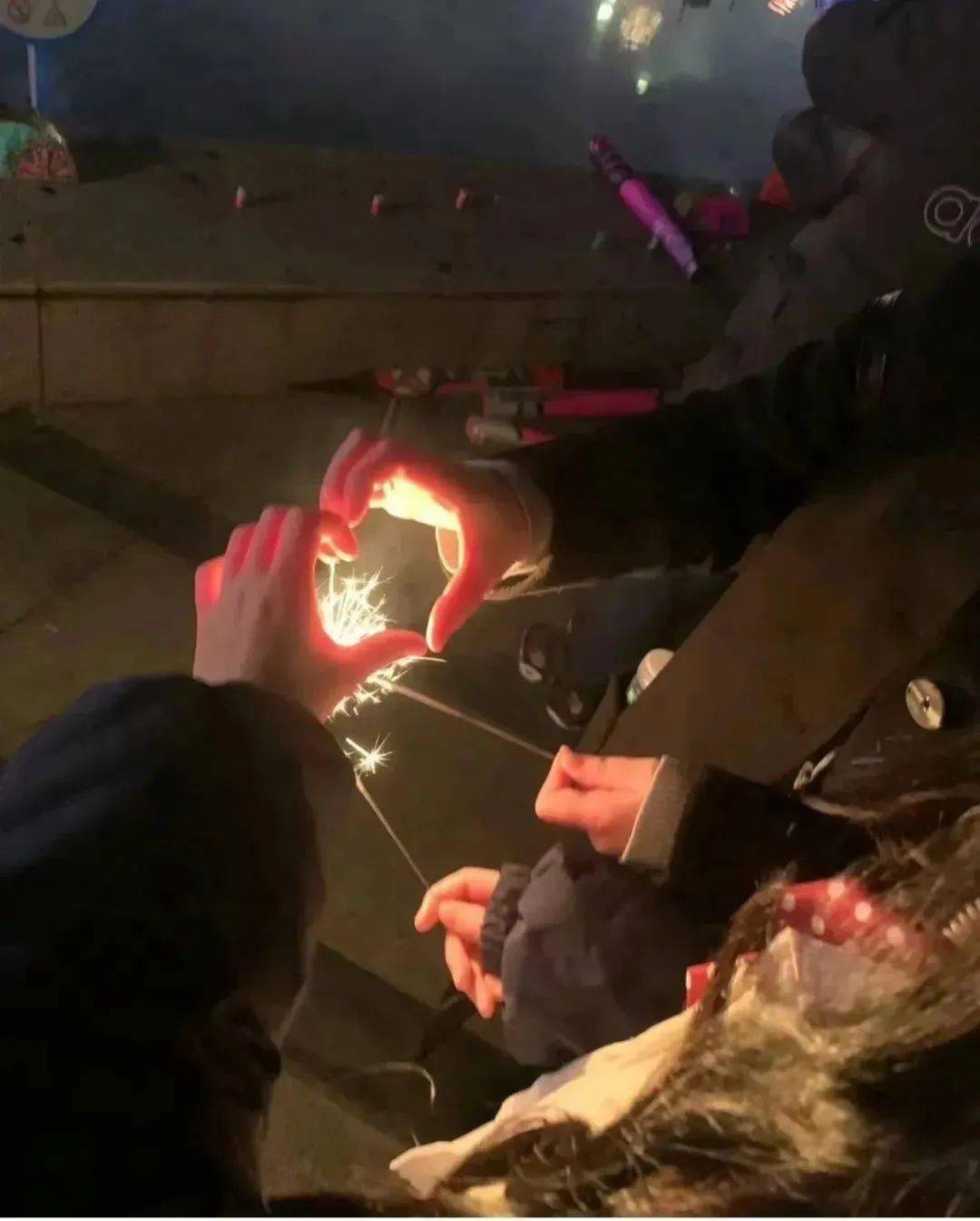 撕开朋友圈,我们来奔现啦_家乡_尤冉_年味