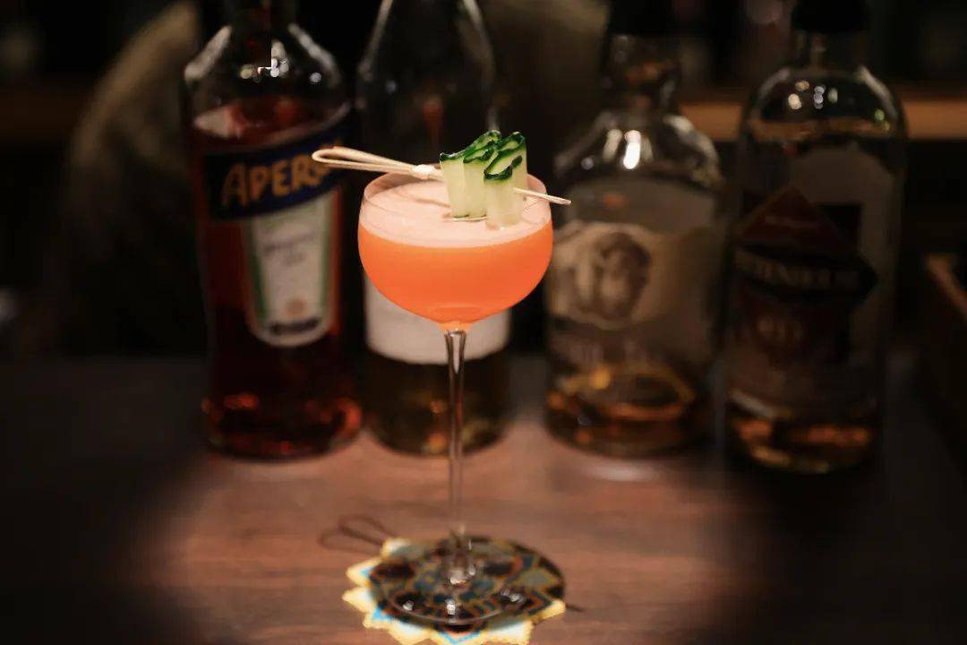 探店特辑丨文学,历史与神话,架构起这家社区鸡尾酒馆