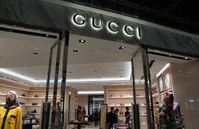 自从没了中国游客,很多奢侈品店,品牌服装店,业绩急剧下滑.