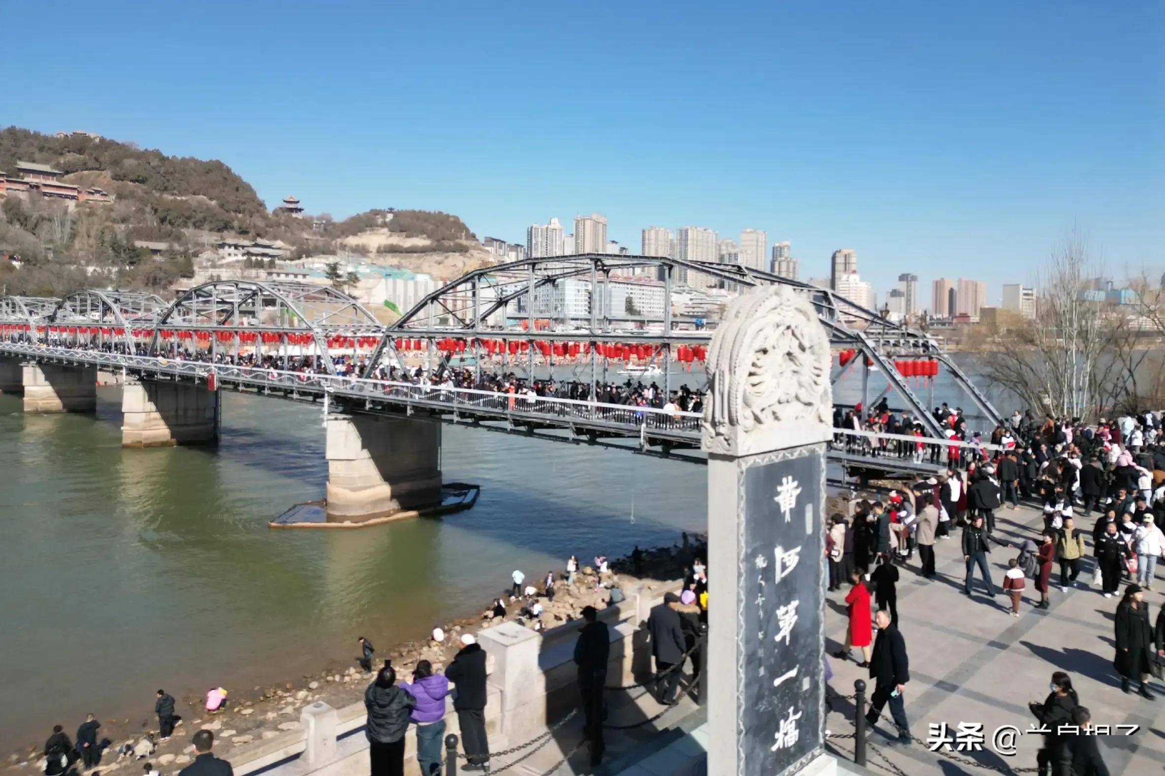 春节坚守在中山桥畔的文化使者_游客_兰州黄河_景区