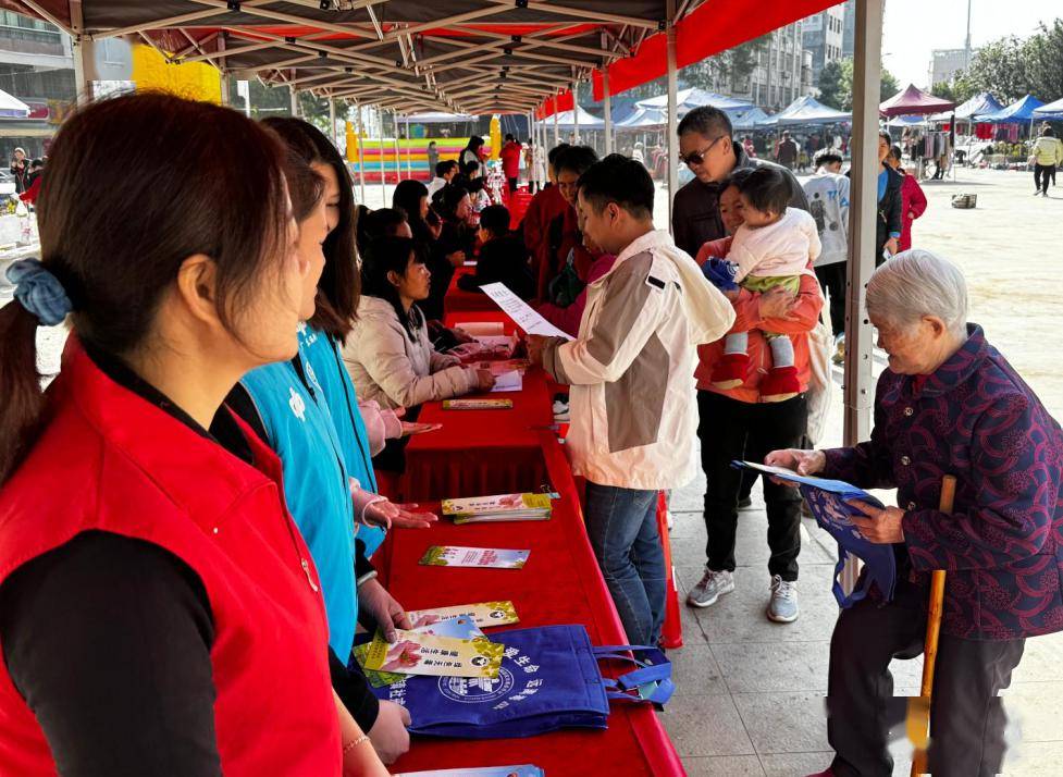 龙川发布53家"富民工坊"招聘信息,让村民实现"家门口"就业_麻布岗镇