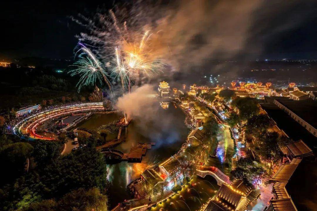 连续三年荣登央视_旅游_游客_雪山彩虹谷