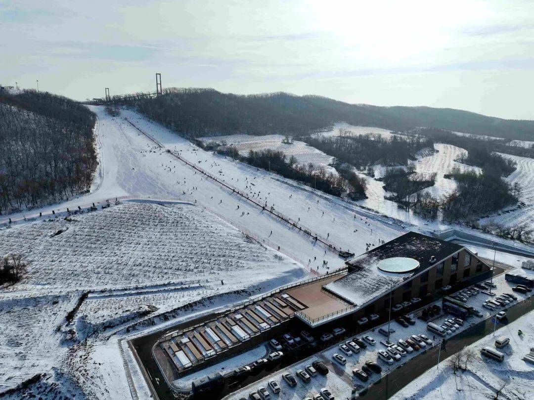 胶州青岛莲花山滑雪场图片