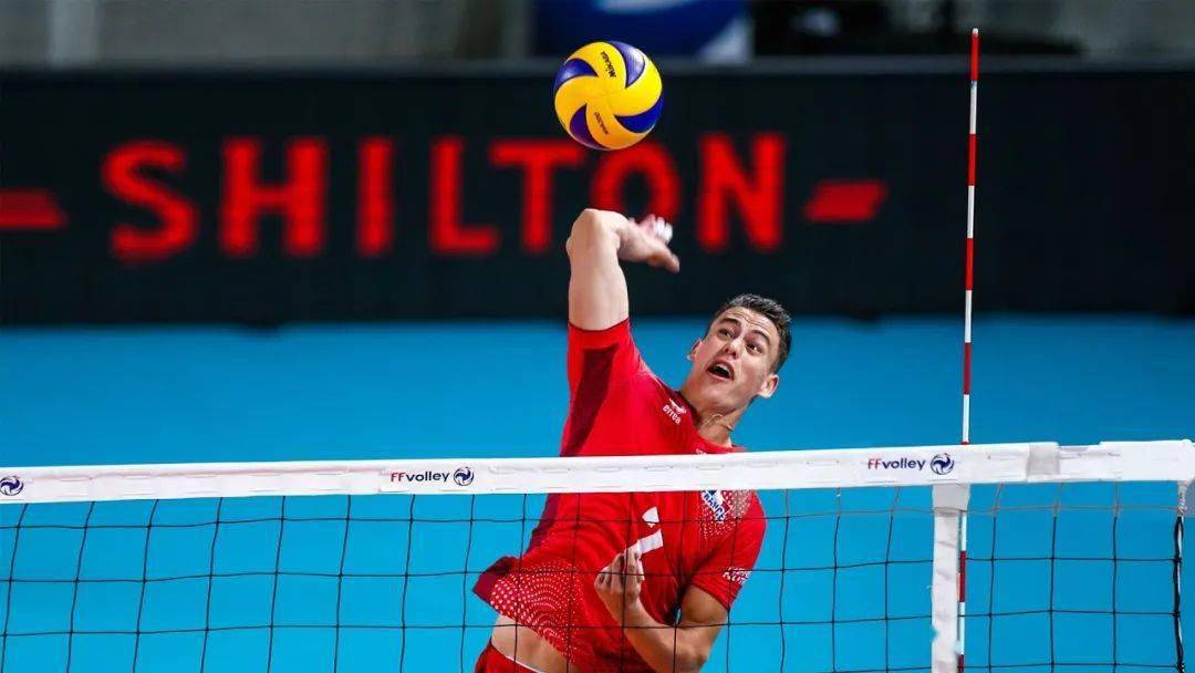 突发!那个身高快1米9的自由人 因伤离队 法国男排接走了