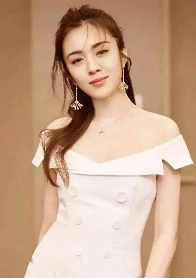 她把胡歌亲到吐,对着张嘉益又狂亲100次,被称最放得开