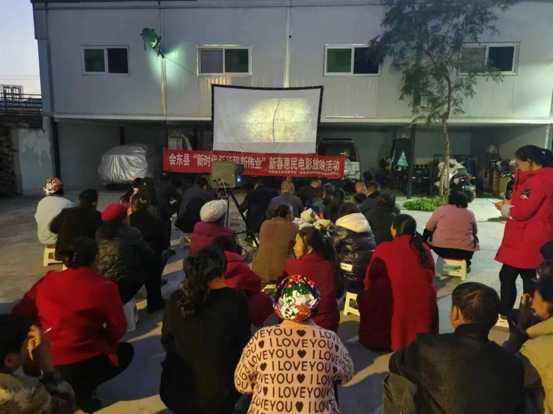 据会东县便民电影放映厅工作人员张吉英介绍,会东县便民电影放映厅