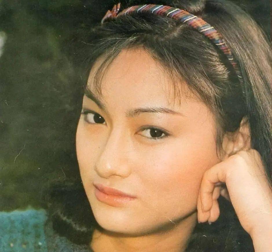 5位女打星今昔对比,黄秋燕二婚得真爱,杨丽菁颜值崩塌