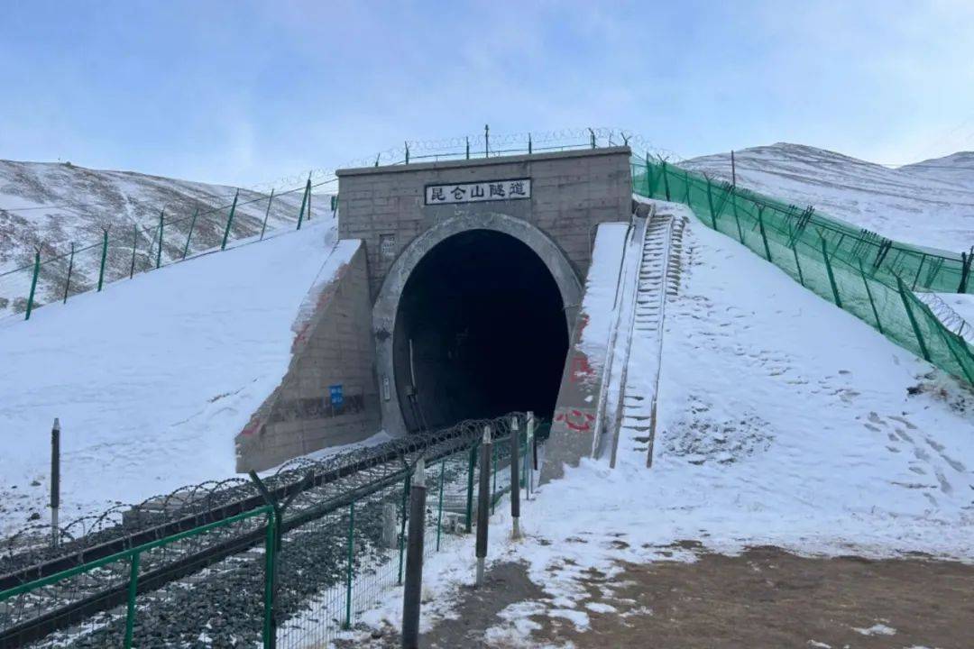 过年山隧道图片