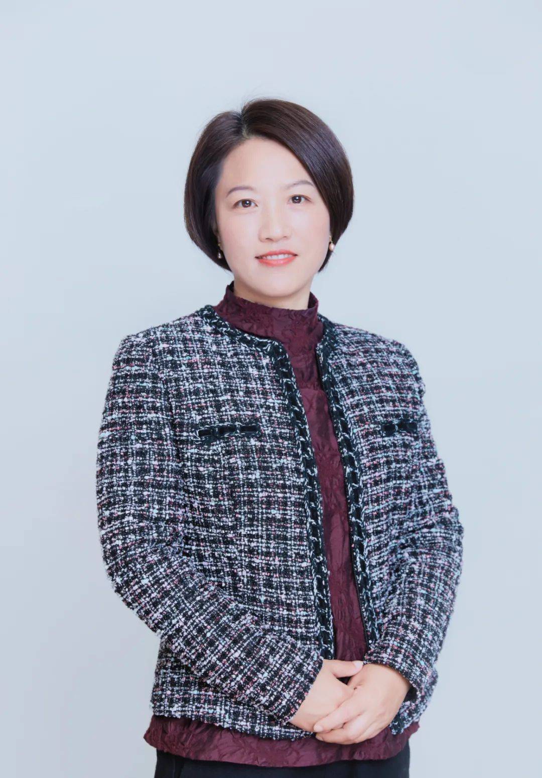 发光上期回顾:本期封面人物是来自南京赫贤学校的七位青年教师,谭思琦