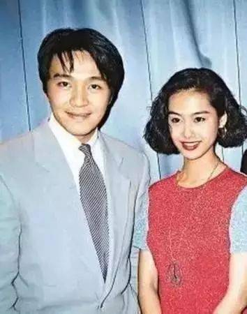 角,让她有了一定的知名度,与此同时,她与周星驰的那段恋情也浮出水面
