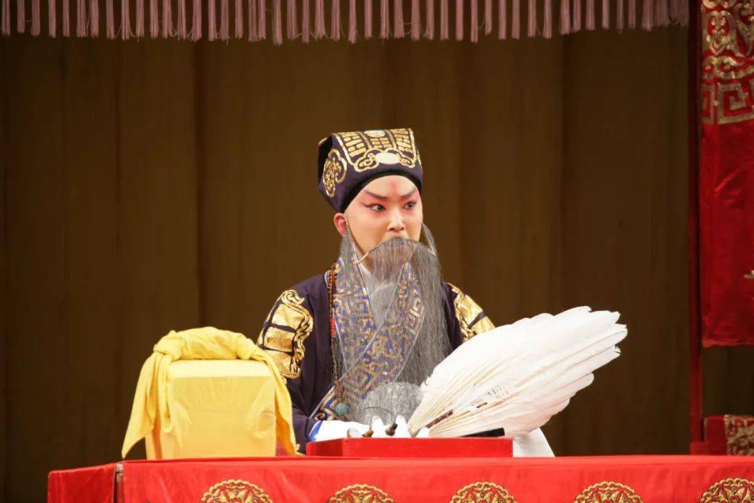 尽显真性情坐镇城楼,一招制敌"京剧第一女老生"演绎"最帅"诸葛亮三出