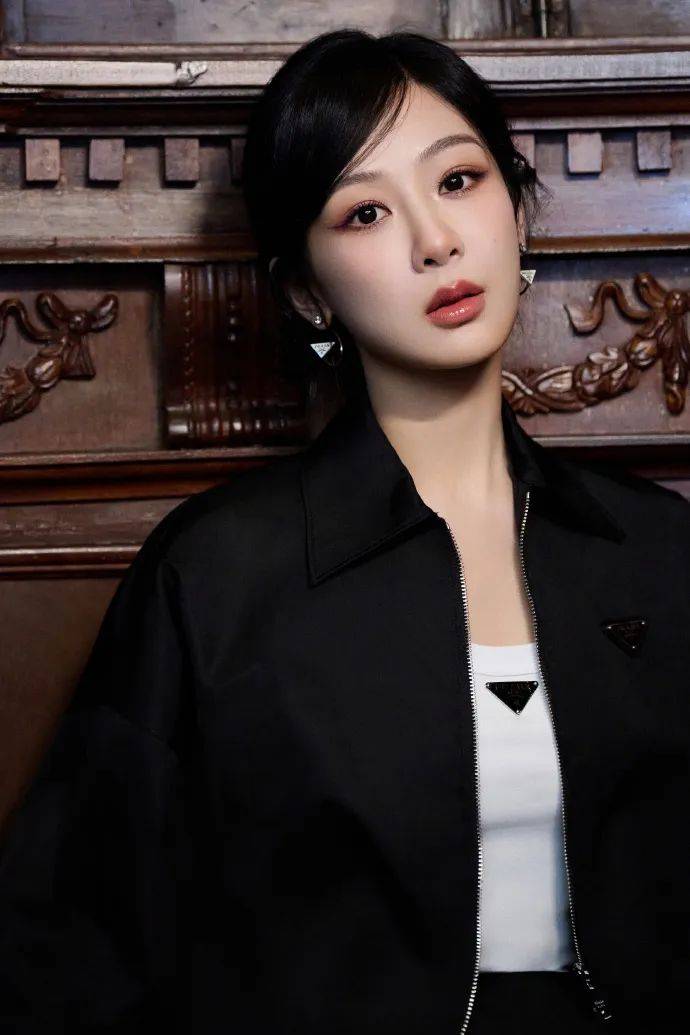 杨紫的变美思路,一直都是"眉"变化!_中庭_弧度_眉头