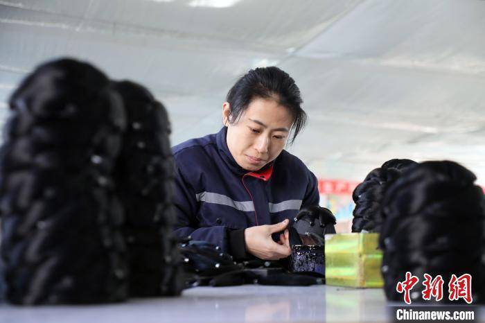 (新春走基层)山东拓展"颜值经济"新赛道 假发类产品新春走俏_定制