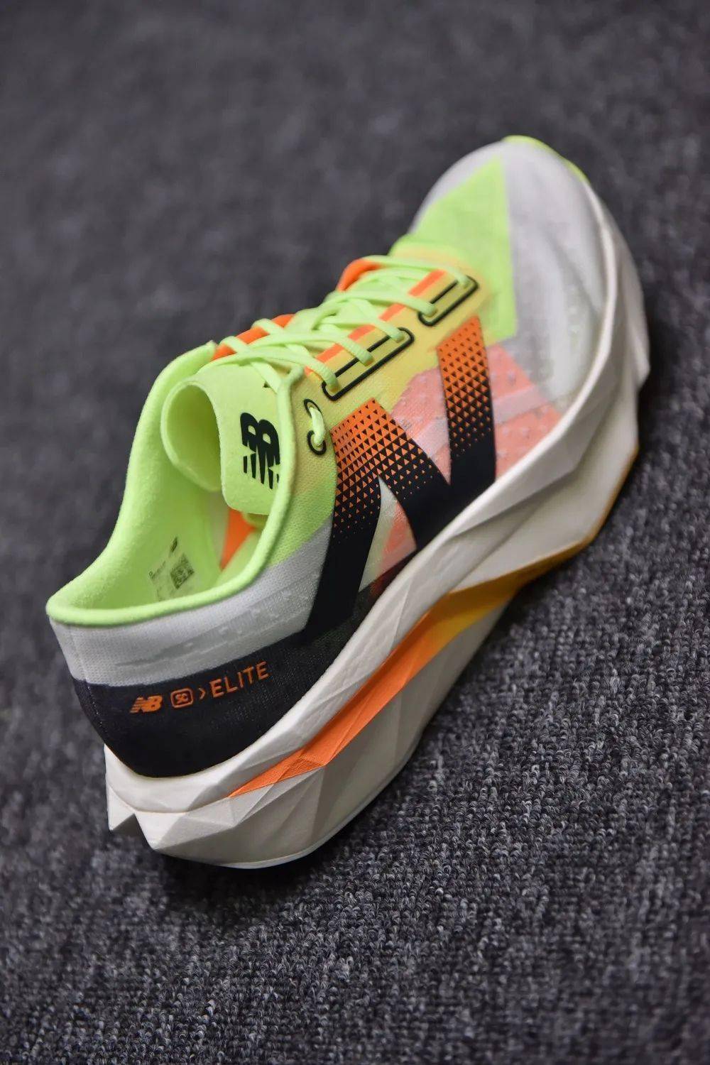 跑鞋开箱 | new balance顶级竞速跑鞋「凶猛」进化,性能,颜值俱能打