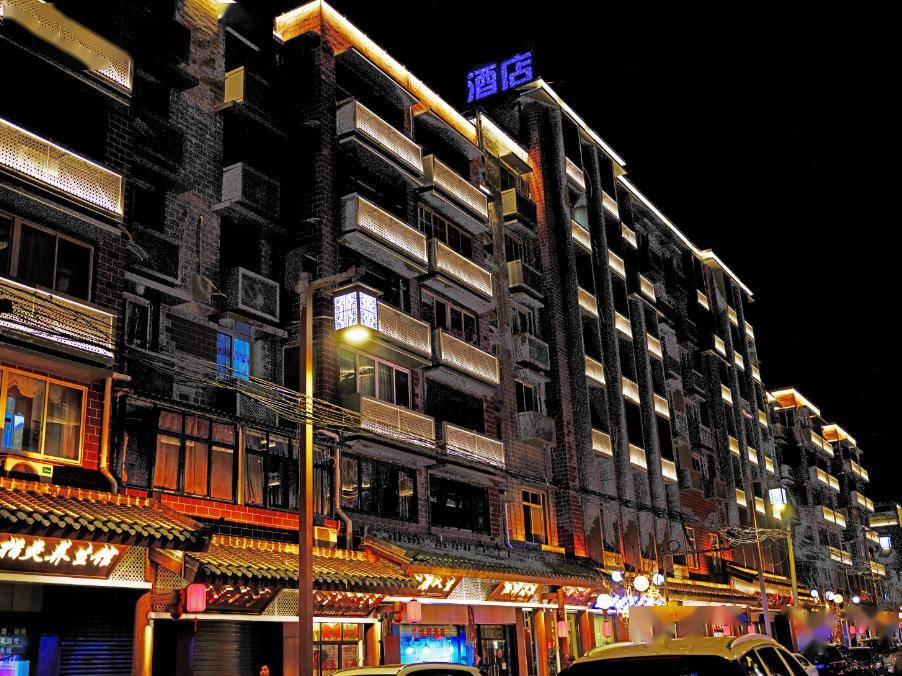 【one话题】雒城夜市立面改造完工!感受"夜之美"_广汉_柳州路_消费者