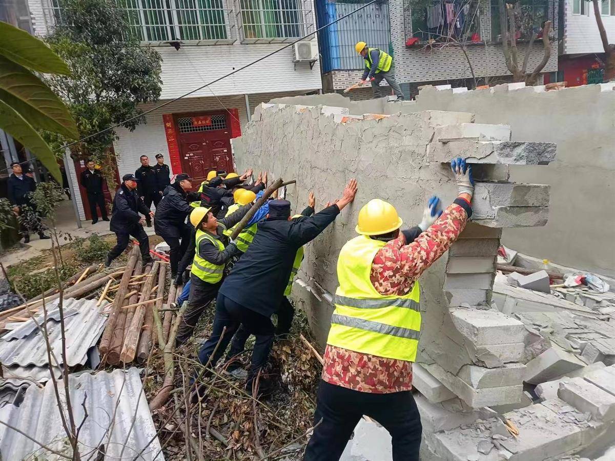 拆违控违不停歇,江夏区纸坊街道拆除2处违建_执法_中心_进行