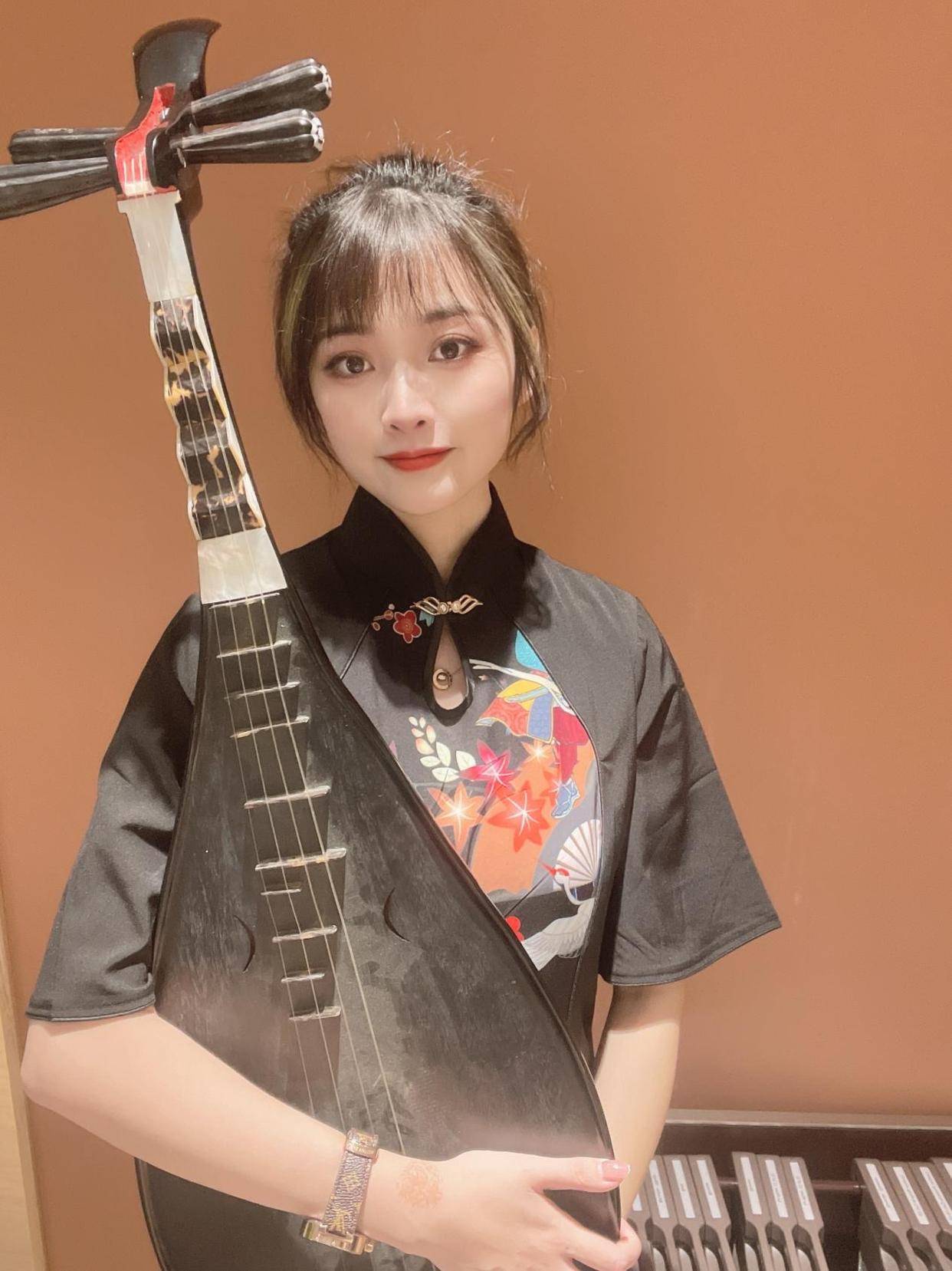 泉州90后女孩直播唱南音 小众戏剧也有大舞台_莎莎_闽南_小时候