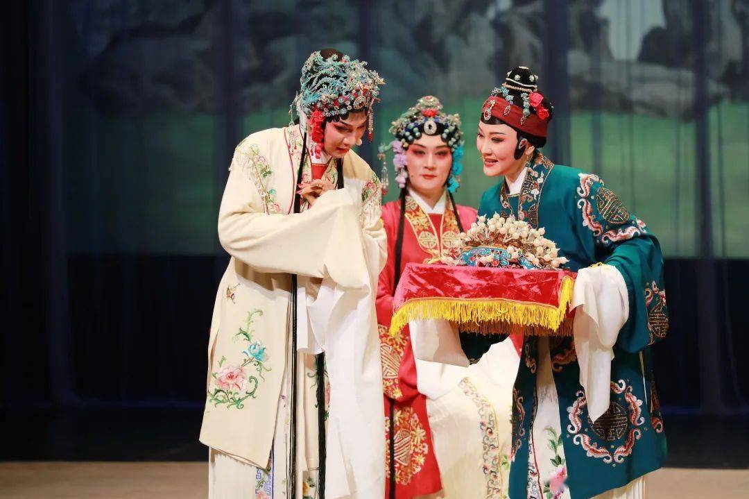 《碧玉簪·送凤冠》李秀英:徐标新王玉林: 徐晓飞陆 氏:方亚芬李庭甫