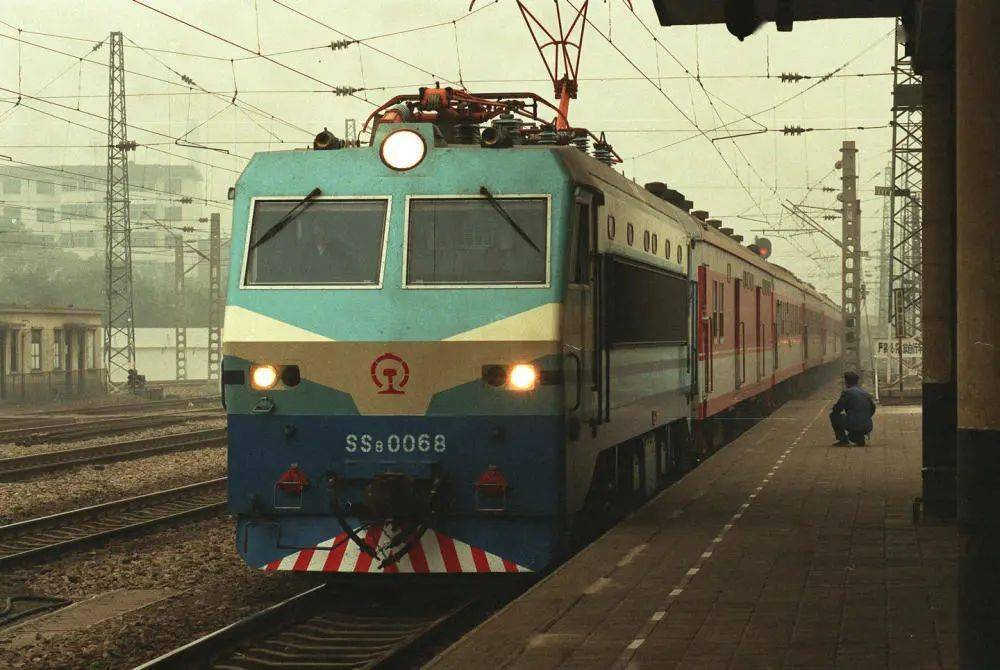 老照片的故事丨从蒸汽机车到高速动车组_中国_铁路_时速