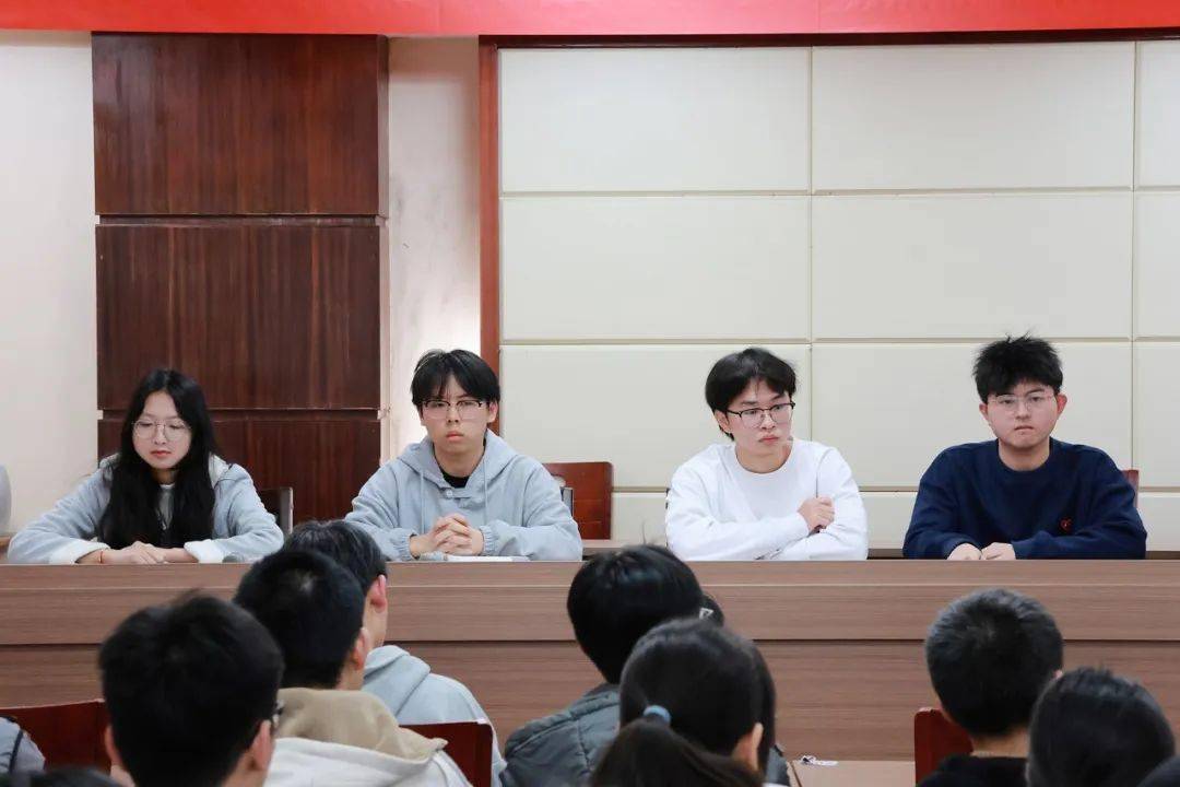 情系母校 助力高考——普宁市华侨中学举办优秀毕业生与高三学生座谈