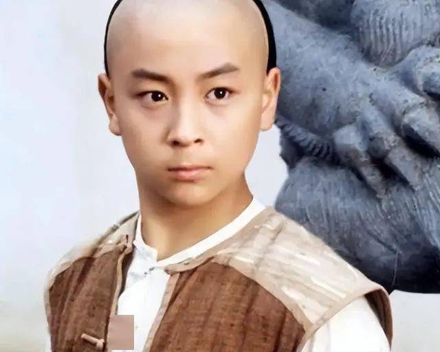 释小龙多年不拍戏,为啥却有花不完的钱?看看他爹是谁你就懂了!