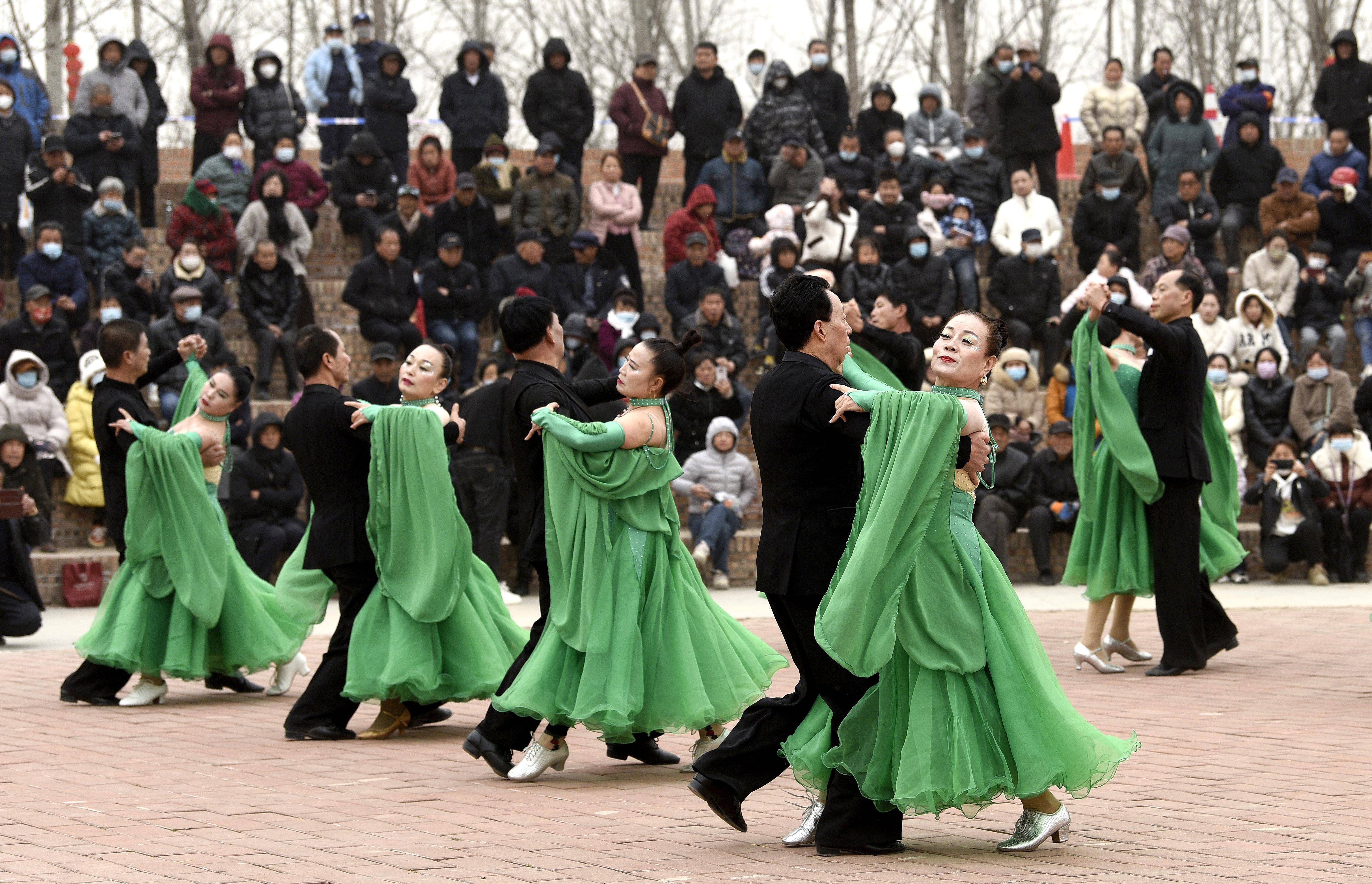 陕西鄠邑:新春民俗巡游_刘潇_群众_进行