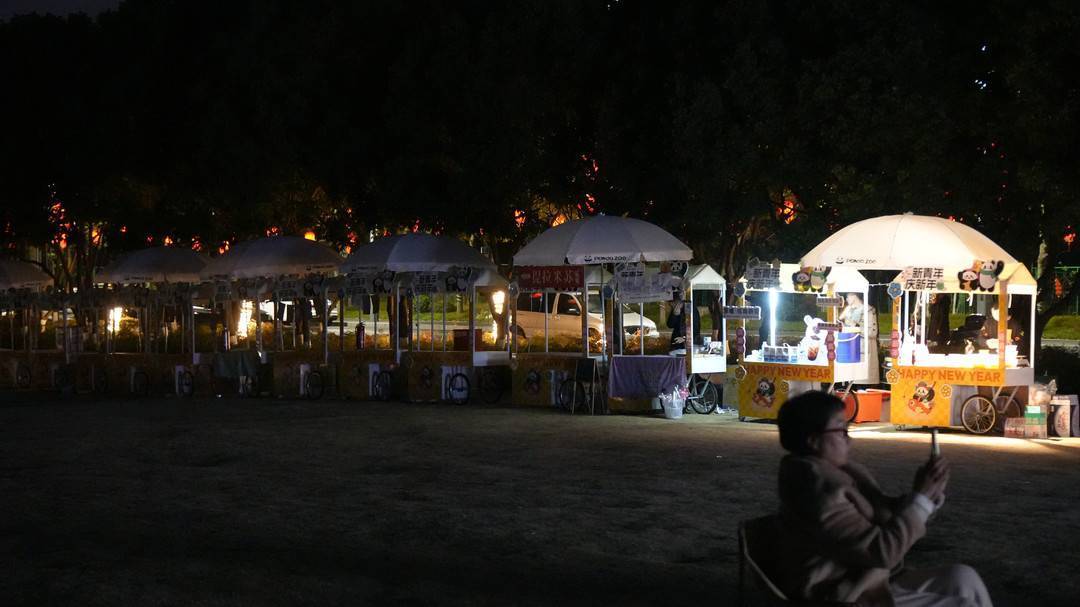 绵阳科技城新区新春活动精彩继续 文创市集点燃城市"夜经济"_市民