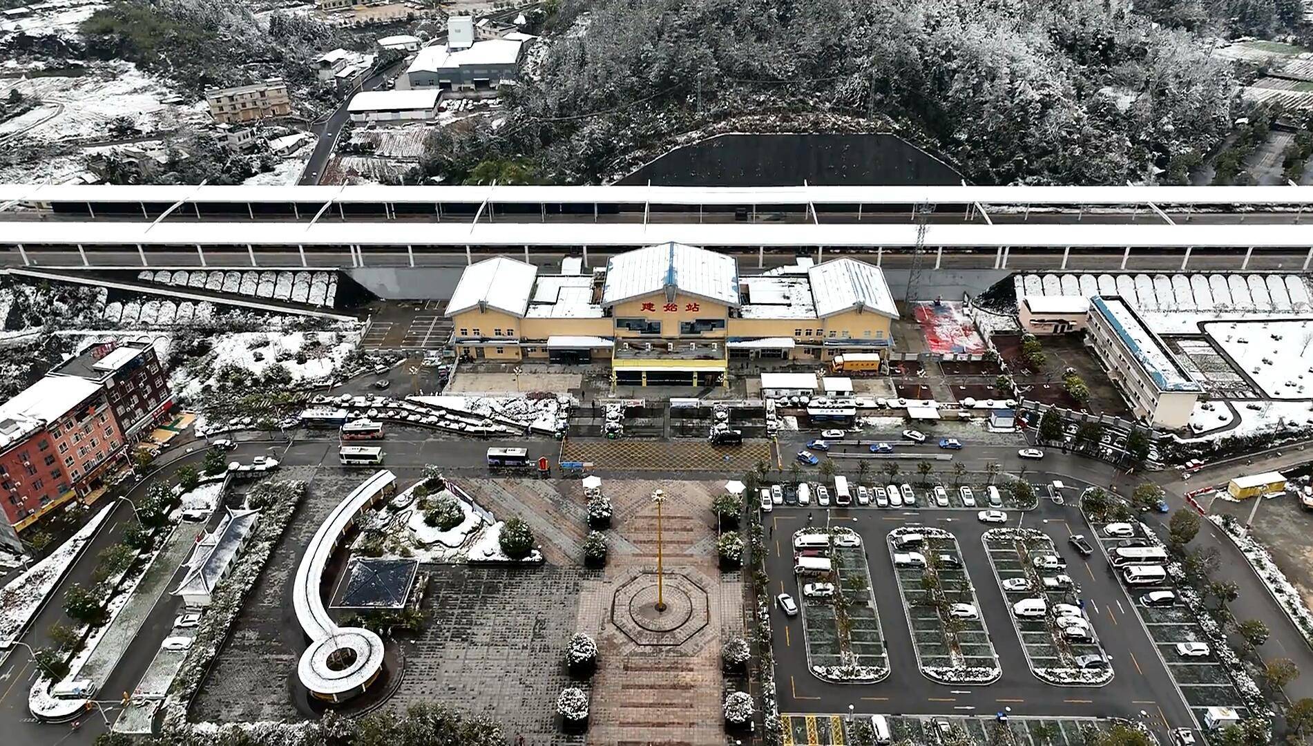 低温冻雨天气来临 建始站部分列车临时停运_车站_通知_王斌华