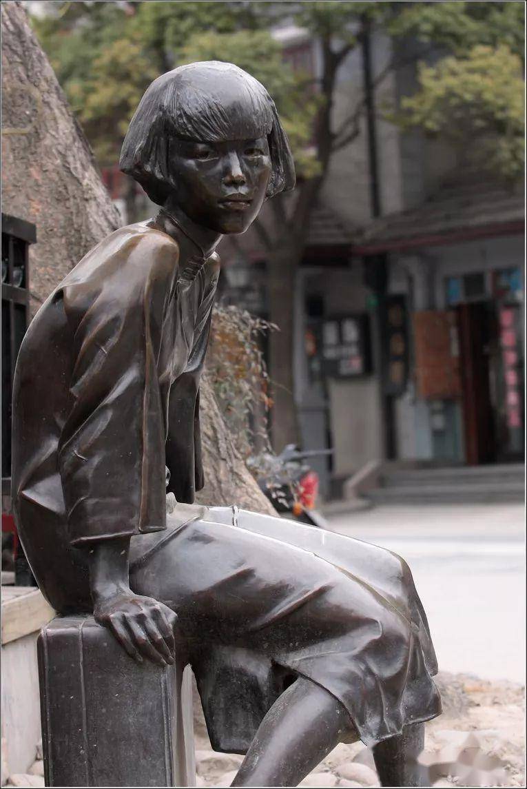凝固鲜活的城市记忆,虹口那些有故事感的雕塑群像_鲁迅_霍元甲_上海
