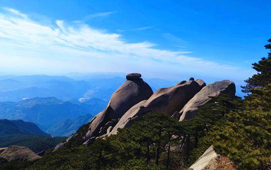 安徽潜山天柱山:天蓝如洗 山峰争秀_群峰_湖水_宁静