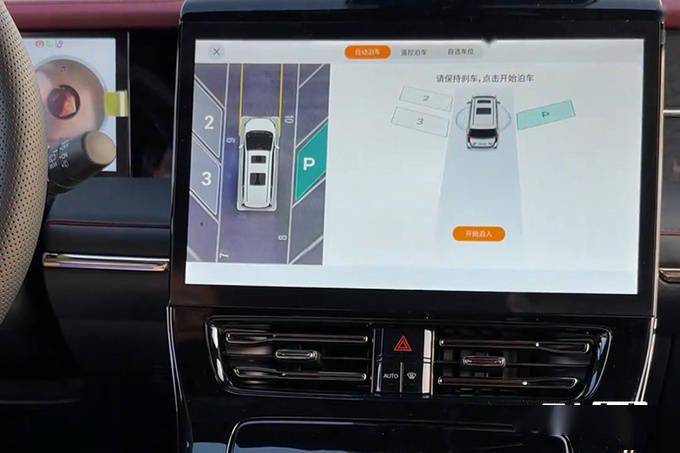 支持56个第三方应用(燃油旗舰版为9个),配备华为手机投屏,车内拍照,畅