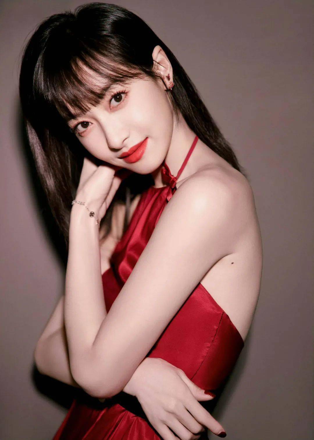 答:宋茜目前主要在都市剧领域发展,这使得她在番位和片酬方面具有优势