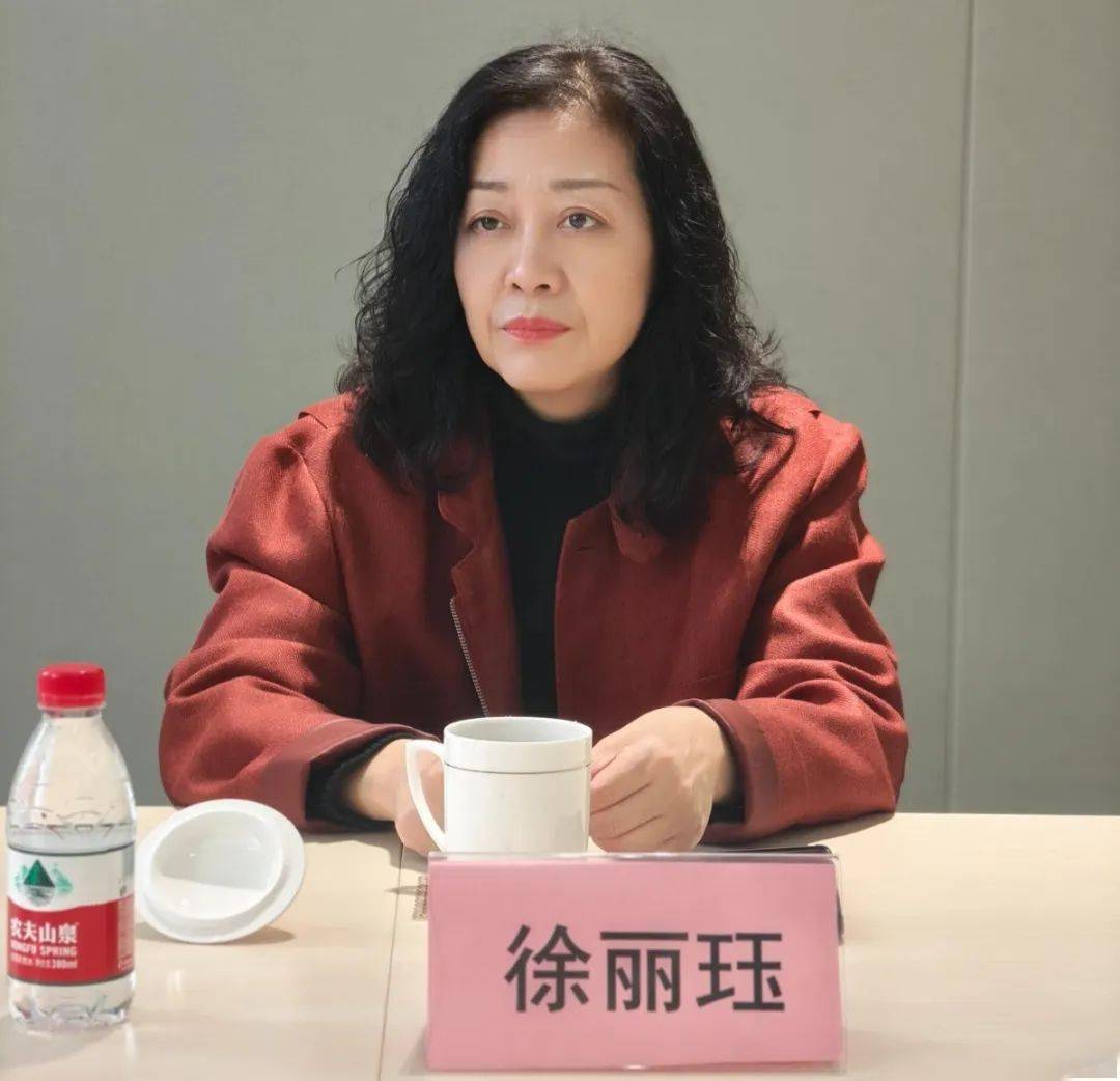 徐丽珏书记对我中心在医保工作中所取得的成绩给予了肯定.