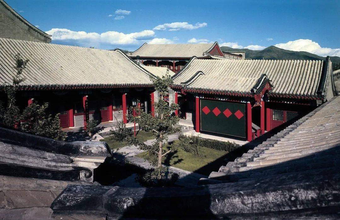 北京四合院蒙古毡房福建土楼中国幅员辽阔,各地区的自然地理条件不同