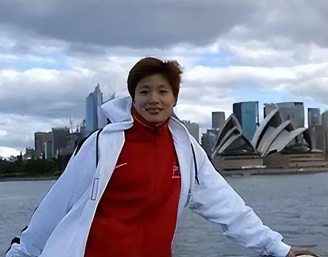 姚明母亲方凤娣:曾是女篮队长,如今满头白发,定居美国带孙女_篮球