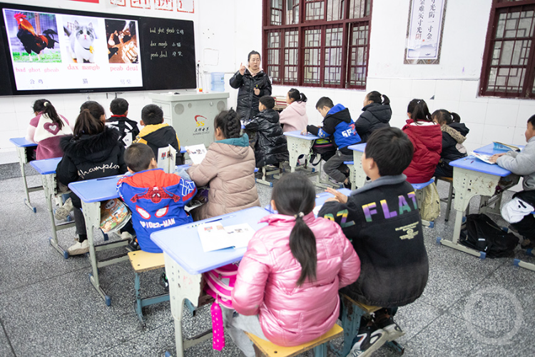 苗语课堂魅力开讲_民族村_教学_传承