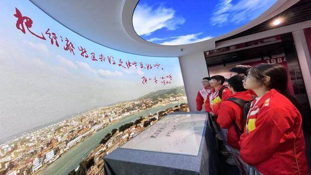 共建基地"行走的思政课" 厦门经济特区纪念馆举办"展品背后的故事"