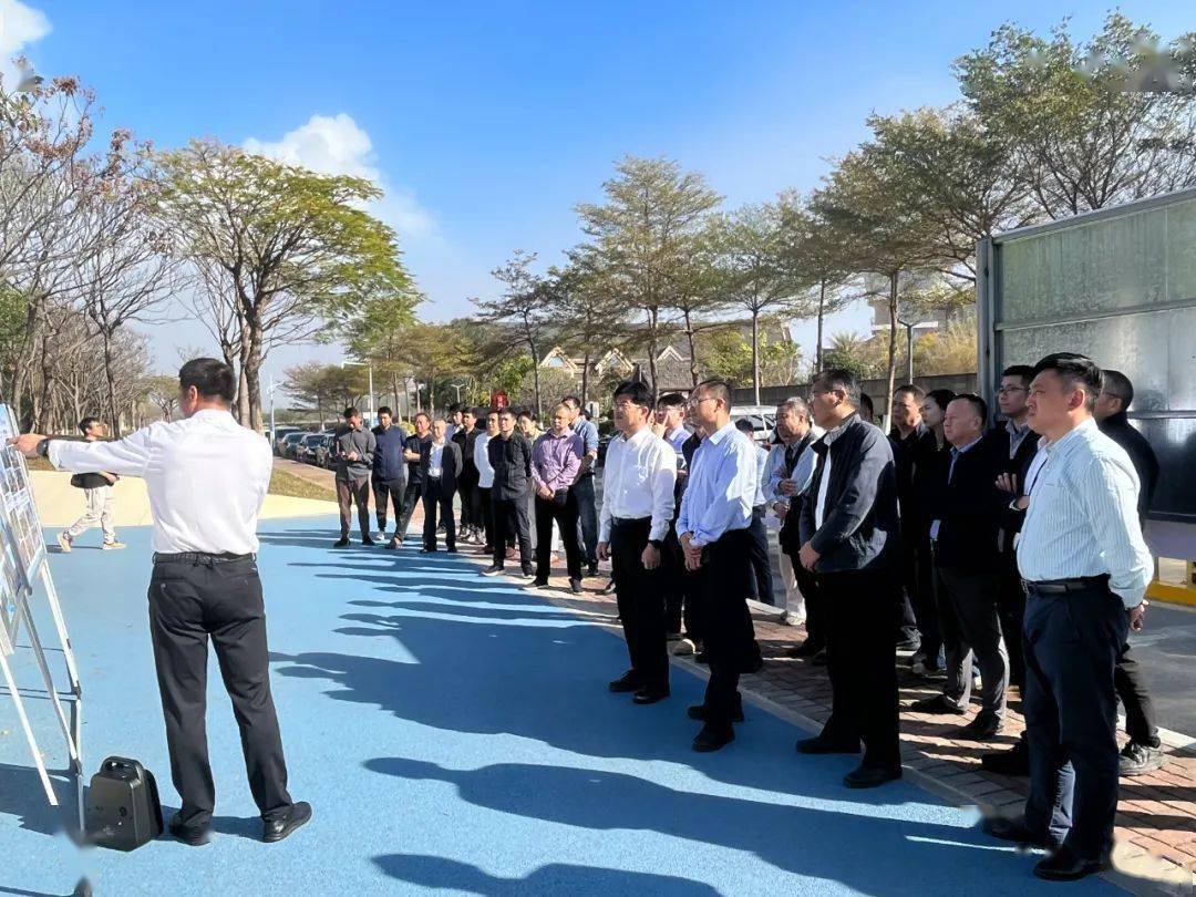 在绿化管养方面,湖里区市政园林局采用"1 1 1 n"模式,即一套系统化管