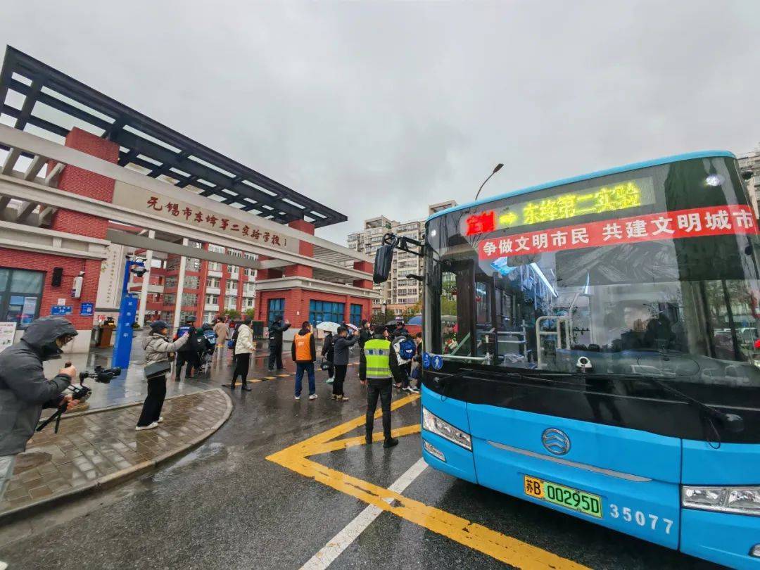 刚刚,无锡这一幕……_定制_校园_家长