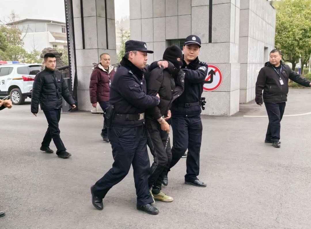 潜逃26年,命案逃犯任某木抓捕归案_广元_警方_剑阁