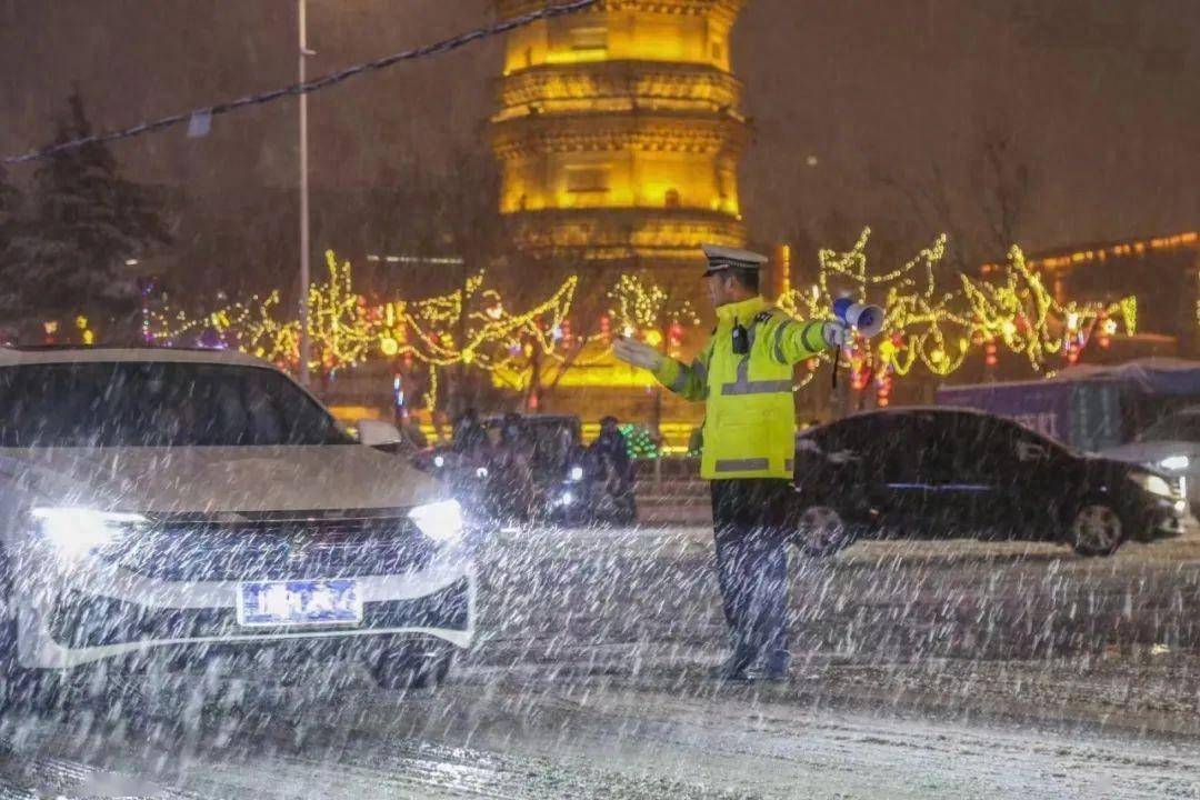 山东|雪落成诗 雪中见"警"_考试_考生_工作