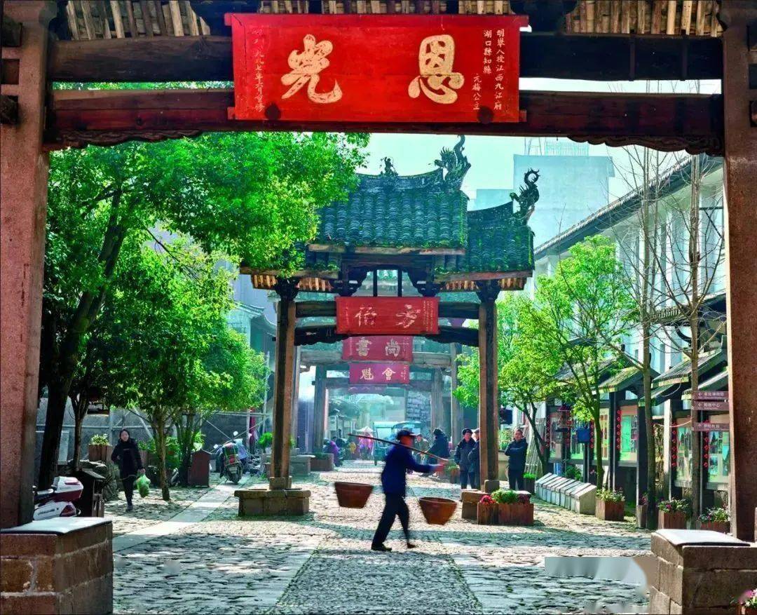 摄雁荡山飞拉达雁荡山飞拉达坐落在龙西乡沓屏峰之上是目前浙江乃至